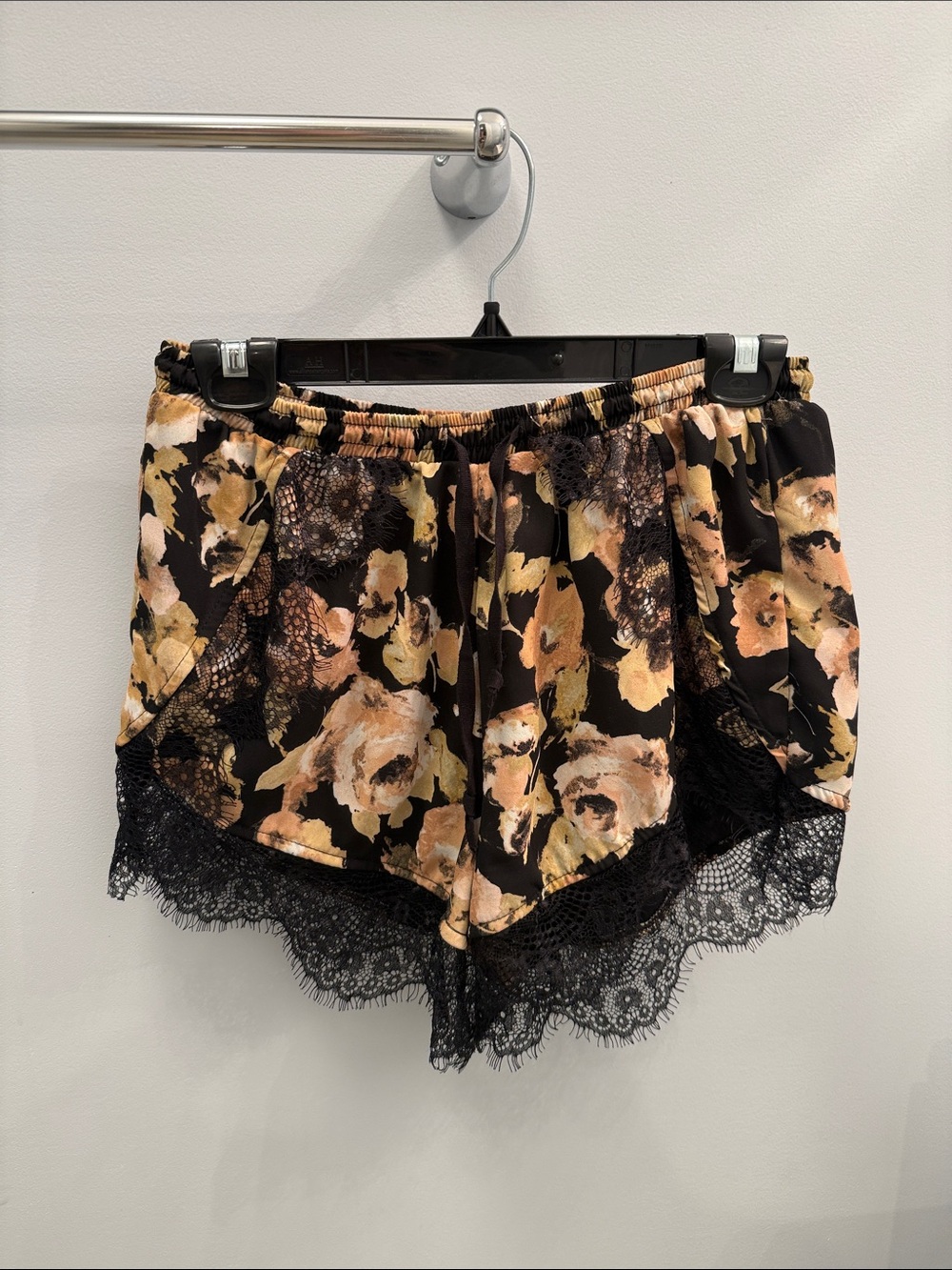 Paper Crane Black Floral Satin Lace-Trim Shorts